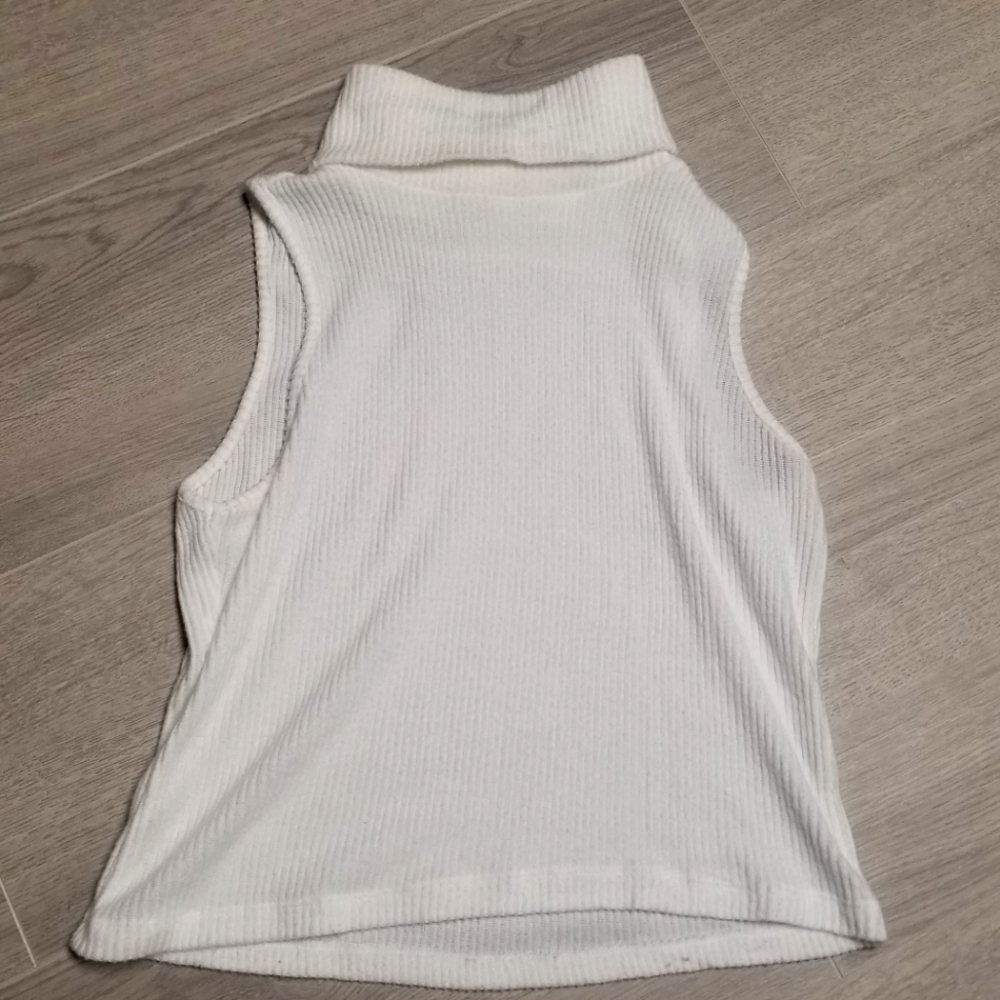 White ribbed turtleneck tank